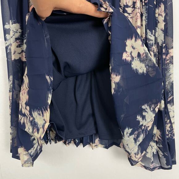 Xhilaration | NWT Navy Blue Floral Accordion Pleats Sleeveless Shift Dress - Picture 4 of 7